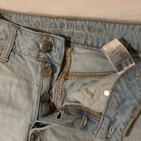 light wash boyfriend jeans - Picture 3 of 4